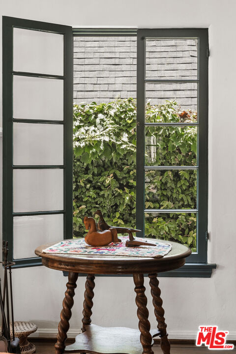 447 9th Street Santa Monica, CA 90402 - Photo 13 of 58 a view of a window in a room