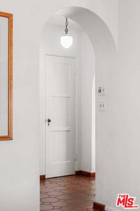 447 9th Street Santa Monica, CA 90402 - Photo 14 of 58 a view of an empty room