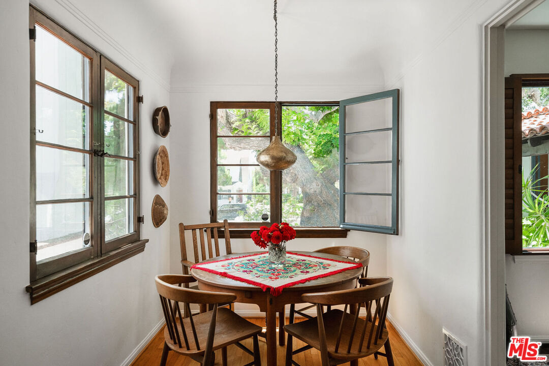 447 9th Street Santa Monica, CA 90402 - Photo 18 of 58 a table and chairs in a room next to a window