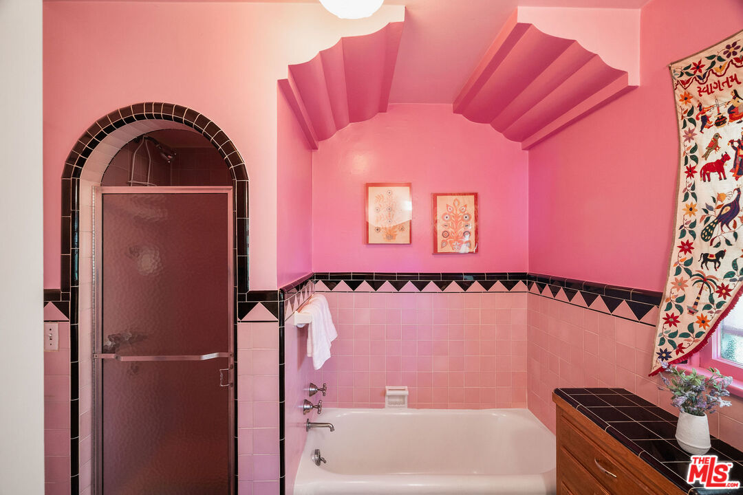 447 9th Street Santa Monica, CA 90402 - Photo 27 of 58 a bathroom with a bathtub and shower