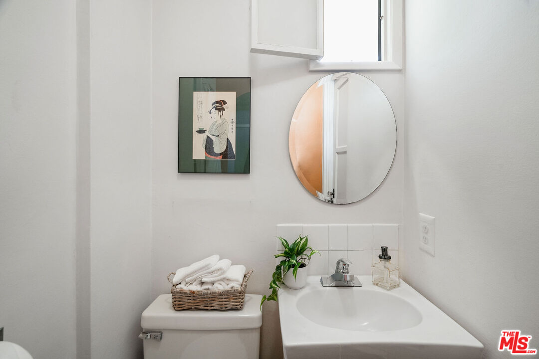 447 9th Street Santa Monica, CA 90402 - Photo 33 of 58 a bathroom with a sink and mirror