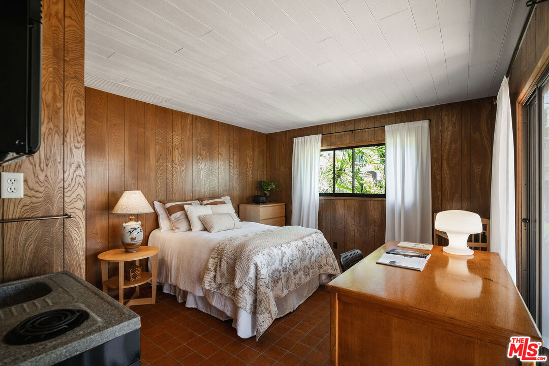 447 9th Street Santa Monica, CA 90402 - Photo 35 of 58 a bedroom with a bed and large windows