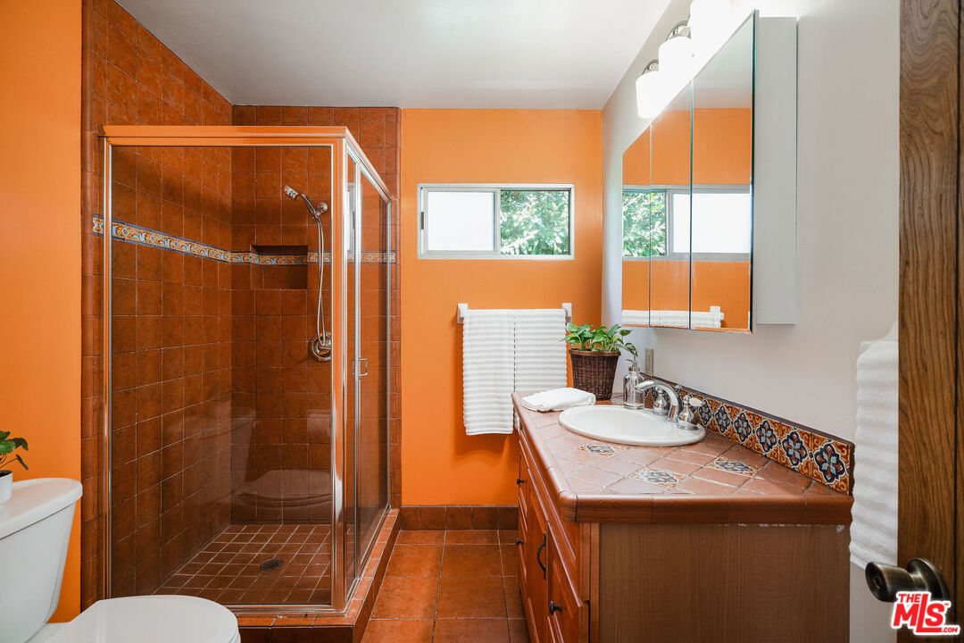 447 9th Street Santa Monica, CA 90402 - Photo 38 of 58 a bathroom with a sink toilet and shower