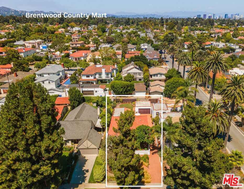 447 9th Street Santa Monica, CA 90402 - Photo 51 of 58 an aerial view of residential houses with outdoor space