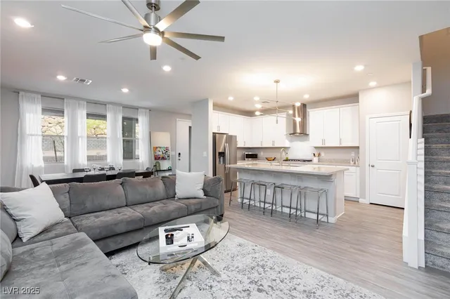 $2,595 | 527 Sonoma Range Street, Las Vegas, NV 89138