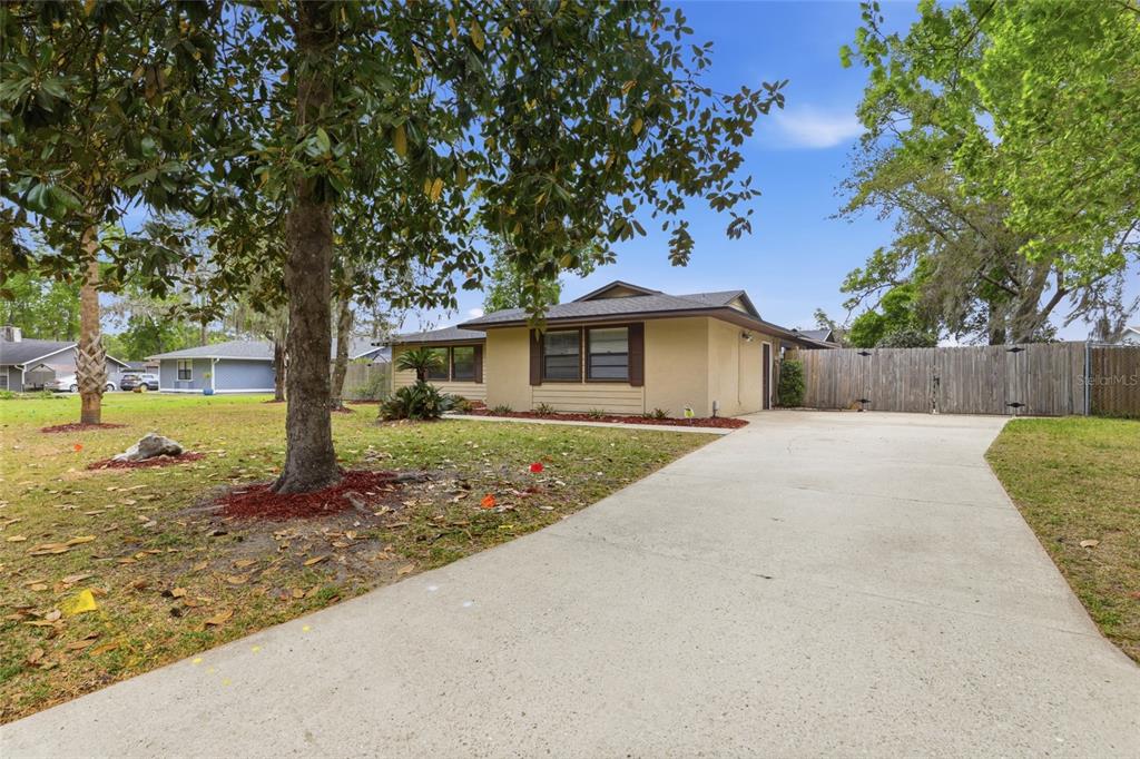 7306 Southwest 17th Place Gainesville, FL 32607 - Photo 3 of 44