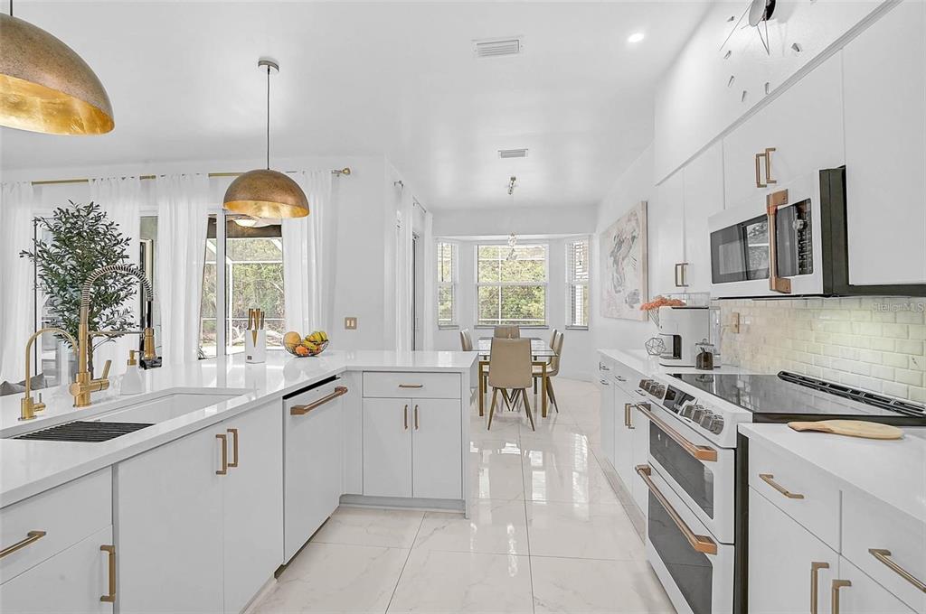 4146 Westbourne Circle Sarasota, FL 34238 - Photo 7 of 36