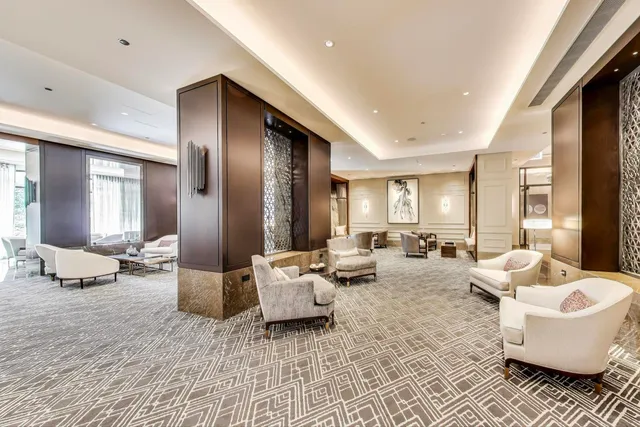 $3,700,000 | 435 North Michigan Avenue, Unit 405, Chicago, IL 60611