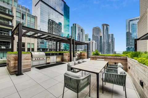$3,700,000 | 435 North Michigan Avenue, Unit 405, Chicago, IL 60611