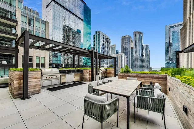 $3,700,000 | 435 North Michigan Avenue, Unit 405, Chicago, IL 60611