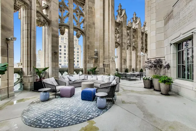 $3,700,000 | 435 North Michigan Avenue, Unit 405, Chicago, IL 60611