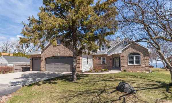 $800,000 | 3366 Harbor Bay Road, Oshkosh, WI 54901