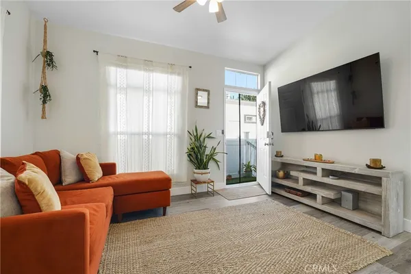 $2,700 | 8250 Lankershim Boulevard, Unit 122, North Hollywood, CA 91605
