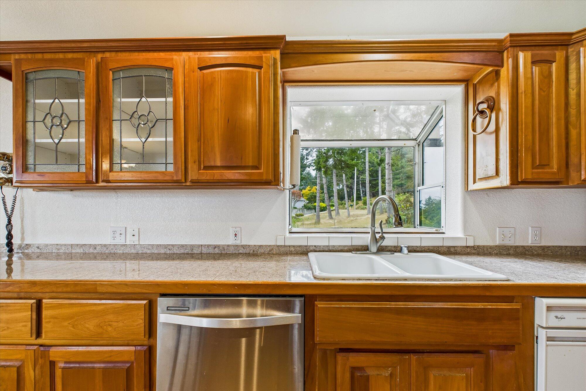 341 Seafoam Road Whitethorn, CA 95589 - Photo 20 of 68
