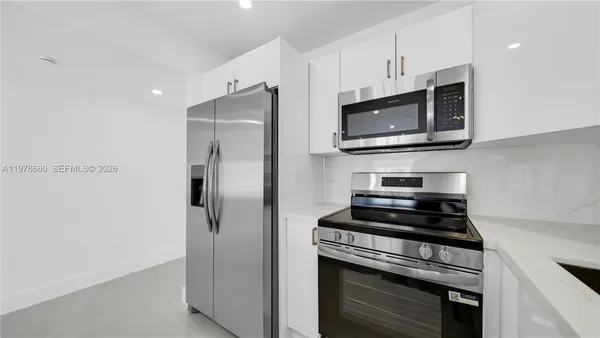 $2,500 | 6070 West 19th Avenue, Unit 315, Hialeah, FL 33012