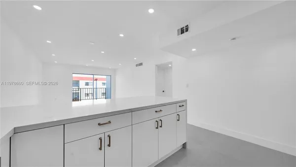 $2,500 | 6070 West 19th Avenue, Unit 315, Hialeah, FL 33012