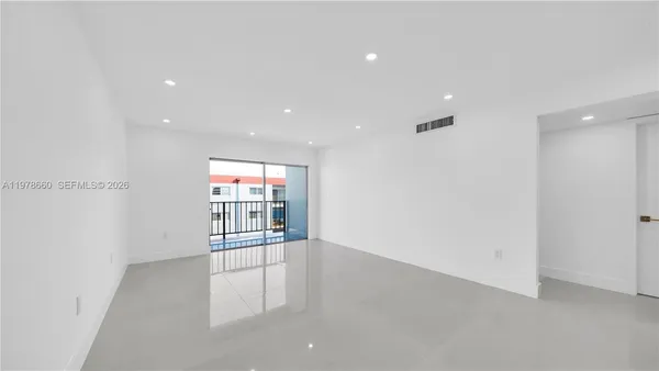 $2,500 | 6070 West 19th Avenue, Unit 315, Hialeah, FL 33012