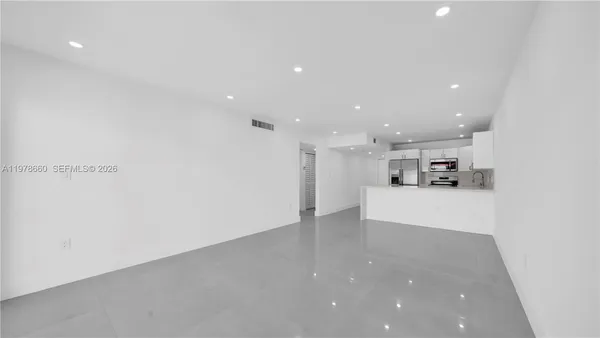 $2,500 | 6070 West 19th Avenue, Unit 315, Hialeah, FL 33012