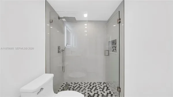 $2,500 | 6070 West 19th Avenue, Unit 315, Hialeah, FL 33012