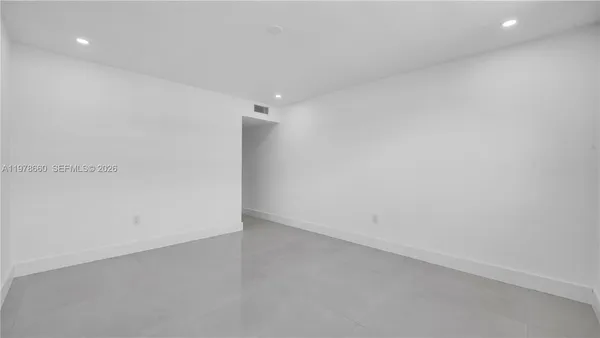 $2,500 | 6070 West 19th Avenue, Unit 315, Hialeah, FL 33012