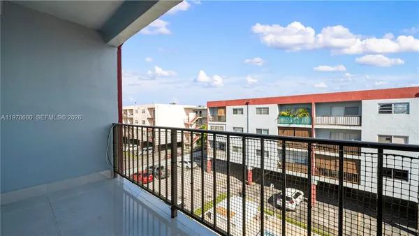 $2,500 | 6070 West 19th Avenue, Unit 315, Hialeah, FL 33012