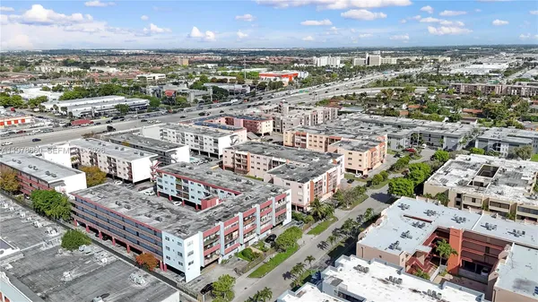 $2,500 | 6070 West 19th Avenue, Unit 315, Hialeah, FL 33012