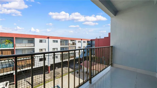 $2,500 | 6070 West 19th Avenue, Unit 315, Hialeah, FL 33012