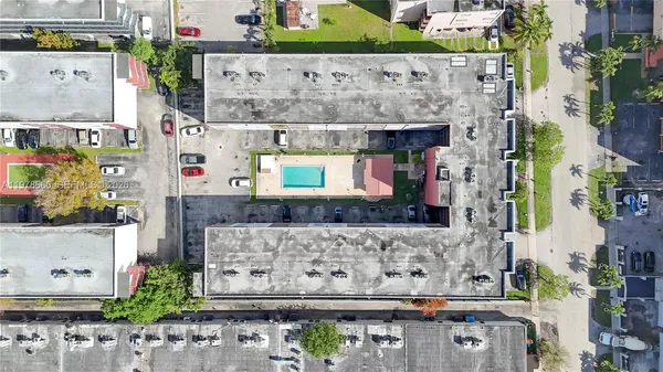 $2,500 | 6070 West 19th Avenue, Unit 315, Hialeah, FL 33012