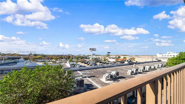 $2,500 | 6070 West 19th Avenue, Unit 315, Hialeah, FL 33012