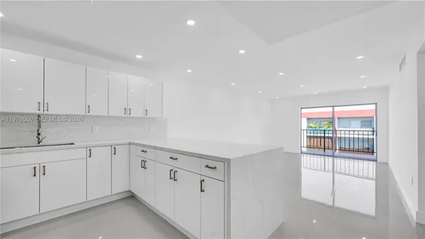 $2,500 | 6070 West 19th Avenue, Unit 315, Hialeah, FL 33012