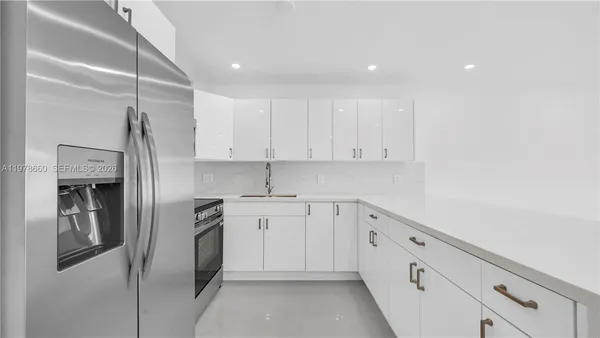 $2,500 | 6070 West 19th Avenue, Unit 315, Hialeah, FL 33012