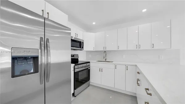 $2,500 | 6070 West 19th Avenue, Unit 315, Hialeah, FL 33012