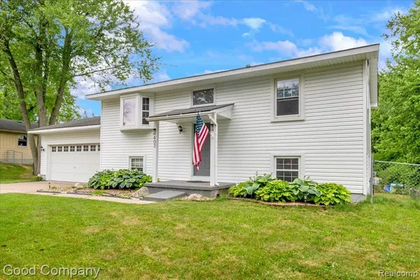 $260,000 | 403 Donna Drive, Clinton, MI 49236