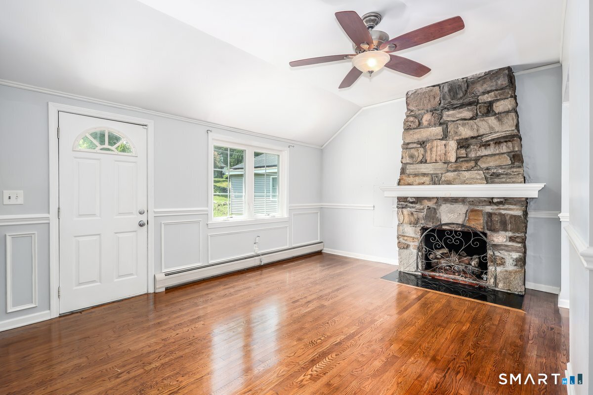 207 Stadley Rough Road Danbury, CT 06811 - Photo 4 of 37
