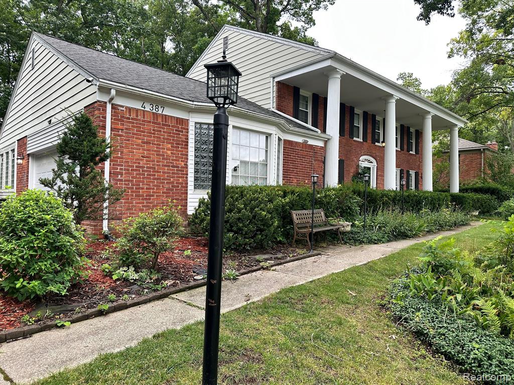 4387 Patrick Road West Bloomfield, MI 48322 - Photo 2 of 76