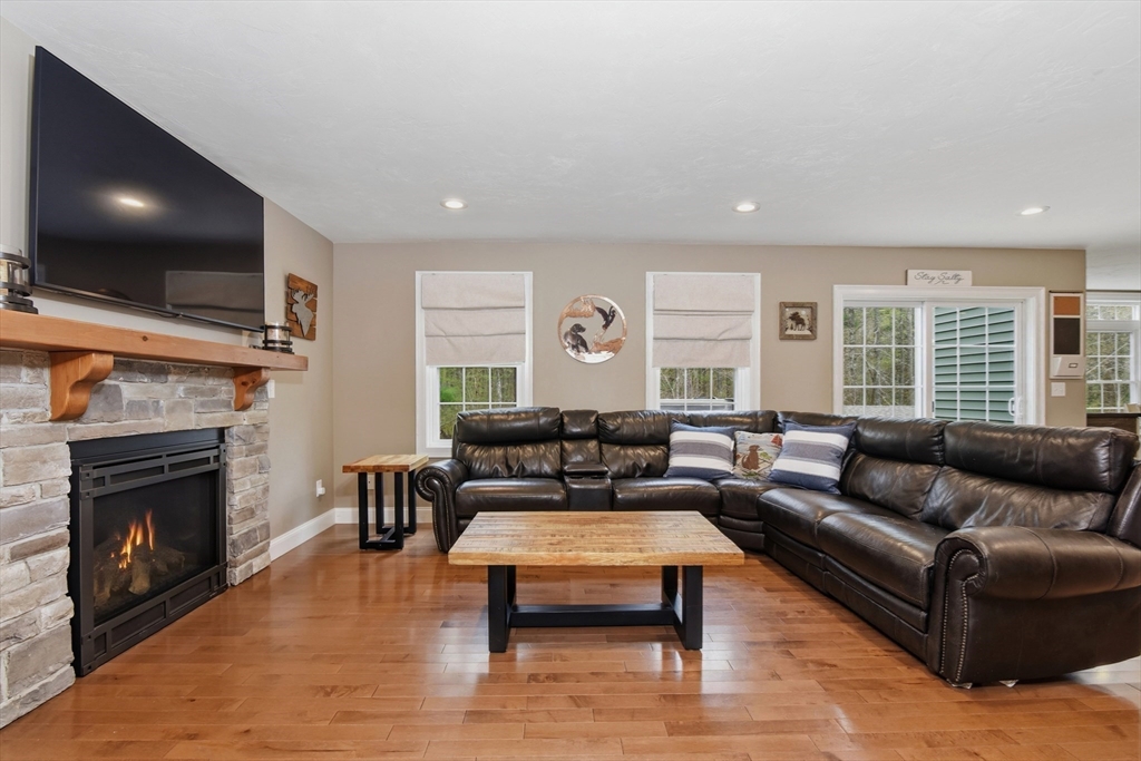 32 1/2 East Howland Road Freetown, MA 02717 - Photo 8 of 42 Gallery Image 8