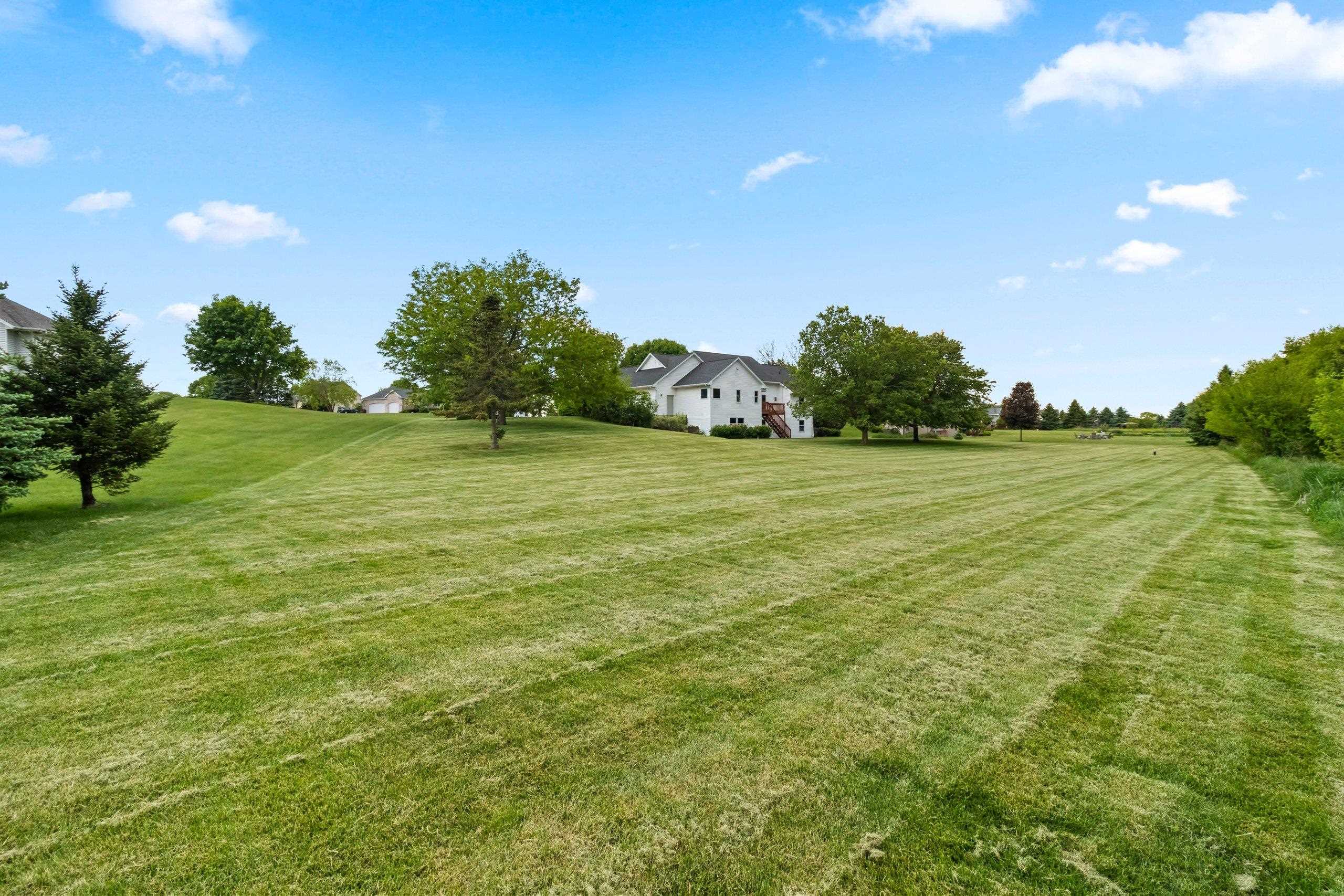 W7436 Ridgeside Drive Neenah, WI 54956 - Photo 5 of 57