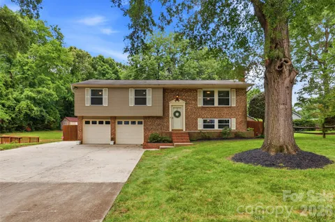 $600,000 | 716 Regency Drive, Charlotte, NC 28211