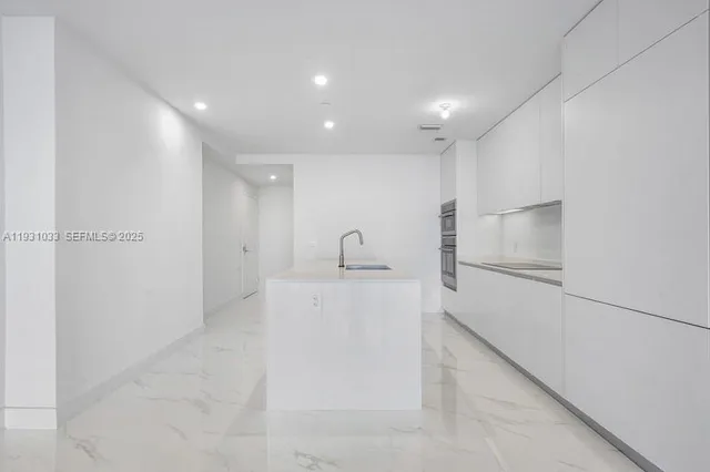 $9,500 | 700 Northeast 24th Street, Unit 1703, Miami, FL 33137