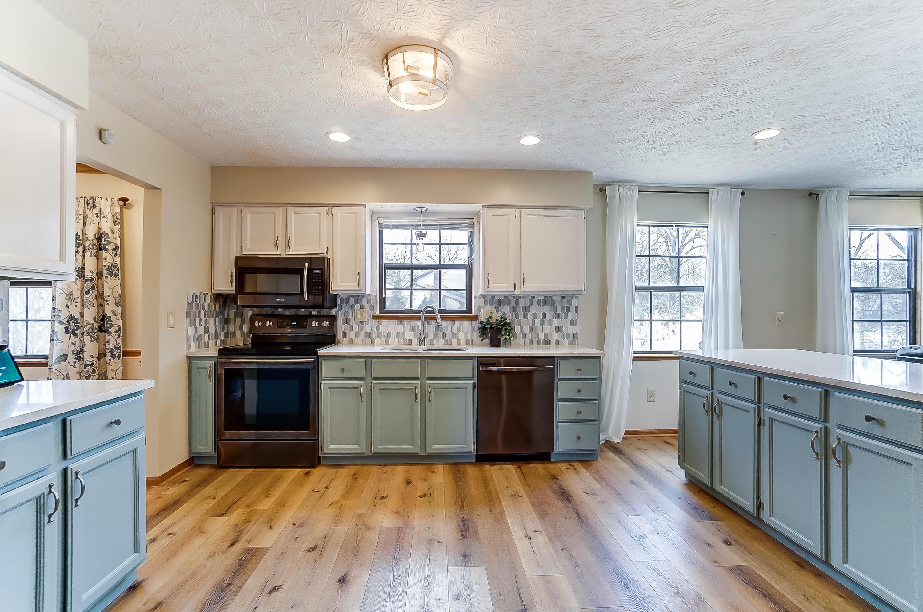 682 South Hempstead Road Westerville, OH 43081 - Photo 14 of 60 Kitchen