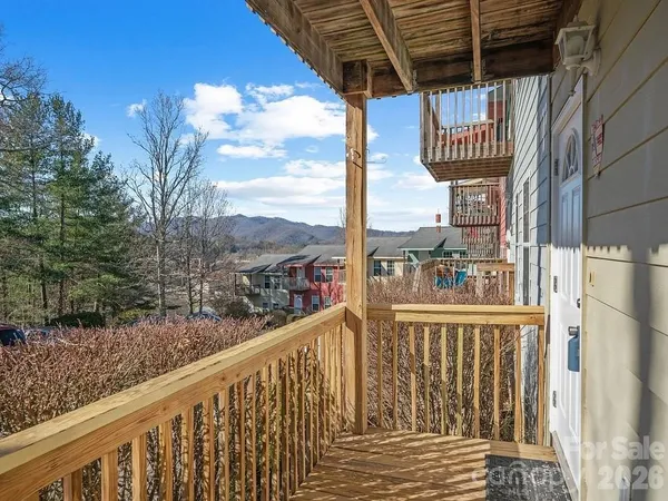 $285,000 | 145 Lincoln Park Road, Unit J, Burnsville, NC 28714