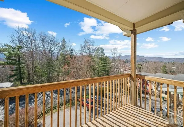 $285,000 | 145 Lincoln Park Road, Unit J, Burnsville, NC 28714
