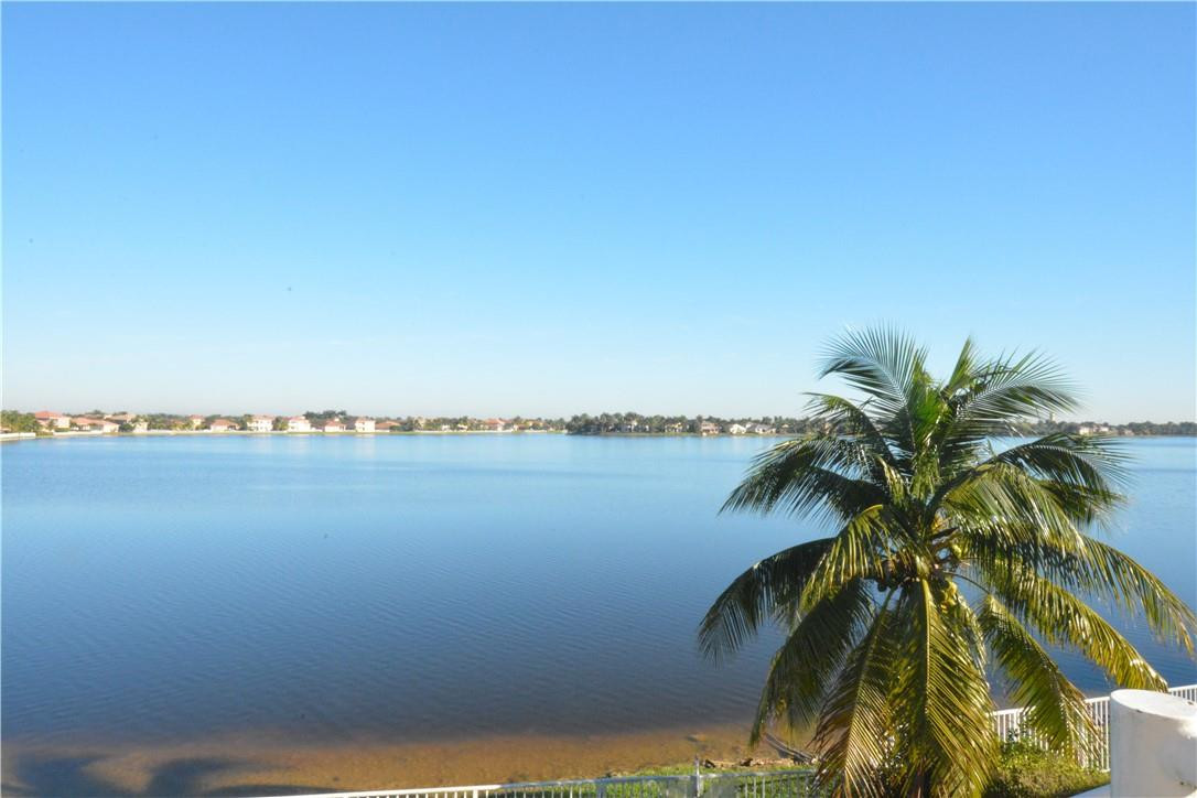 19471 Southwest 39th Street Miramar, FL 33029 - Photo 2 of 50 a view of a lake