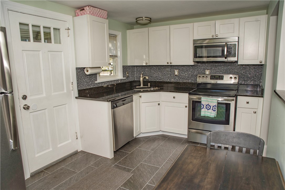 149 Tennyson Road Warwick, RI 02888 - Photo 3 of 18 Gallery Image 3