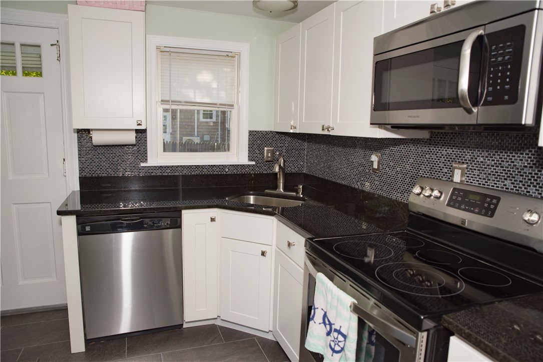 149 Tennyson Road Warwick, RI 02888 - Photo 4 of 18 Gallery Image 4