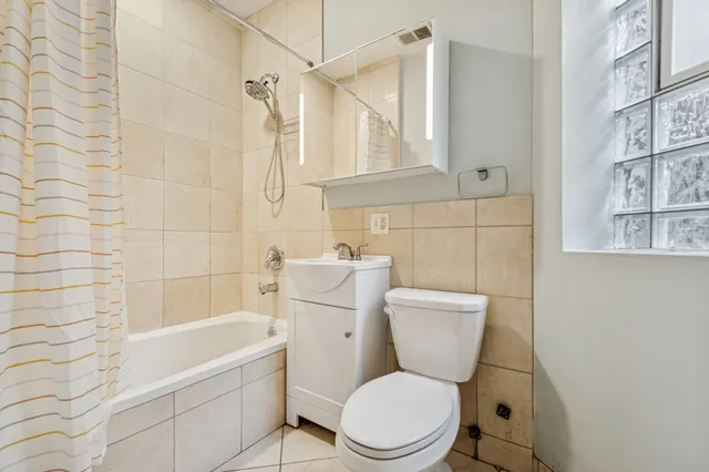 $265,000 | 4852 North Sacramento Avenue, Unit 3, Chicago, IL 60625