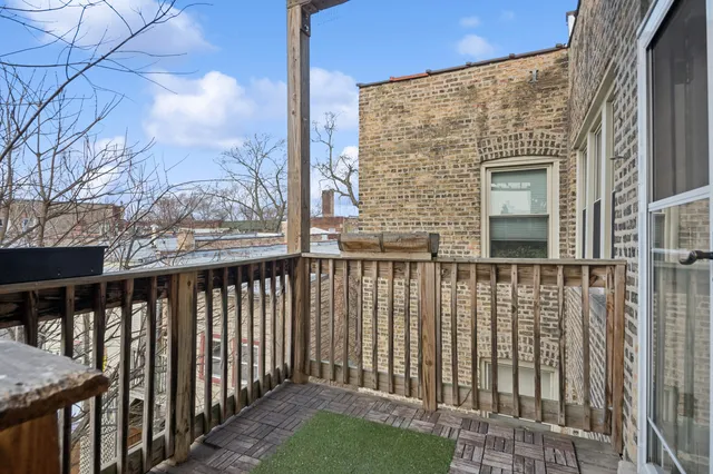 $265,000 | 4852 North Sacramento Avenue, Unit 3, Chicago, IL 60625