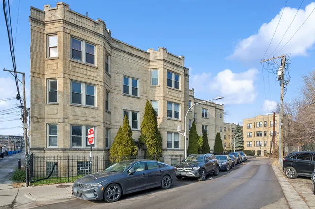 $265,000 | 4852 North Sacramento Avenue, Unit 3, Chicago, IL 60625