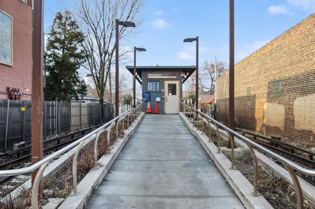 $265,000 | 4852 North Sacramento Avenue, Unit 3, Chicago, IL 60625