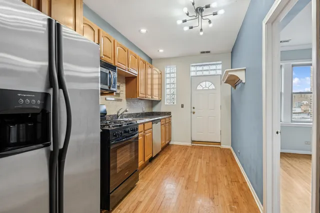 $265,000 | 4852 North Sacramento Avenue, Unit 3, Chicago, IL 60625